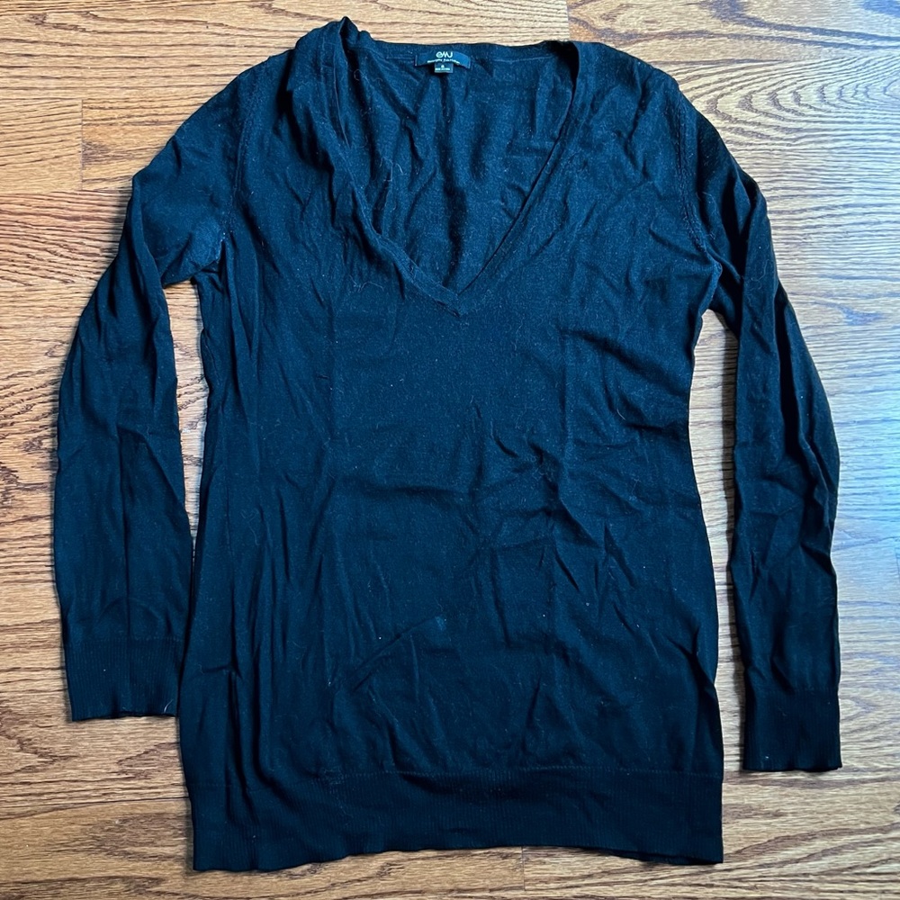 EMU black lightweight merino vneck